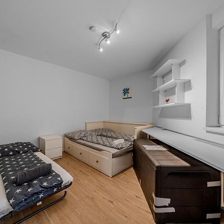 Huge Apartment Next To Train Station Close To The City Center บราติสลาวา ภายนอก รูปภาพ