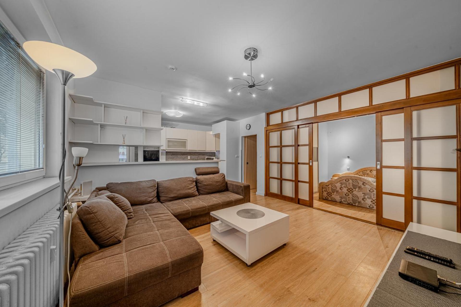 Huge Apartment Next To Train Station Close To The City Center บราติสลาวา ภายนอก รูปภาพ