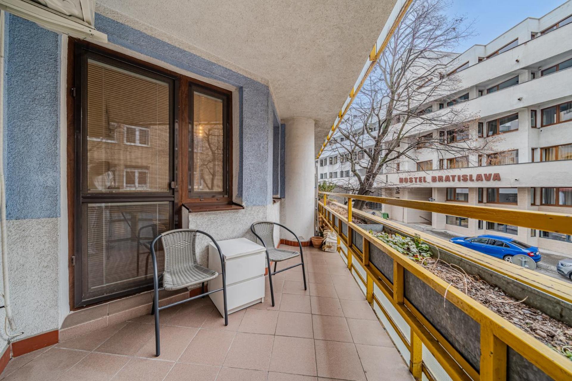 Huge Apartment Next To Train Station Close To The City Center บราติสลาวา ภายนอก รูปภาพ